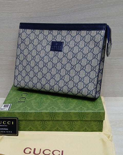 Gucci GG Supreme Pouch