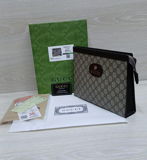 Gucci GG Supreme Pouch